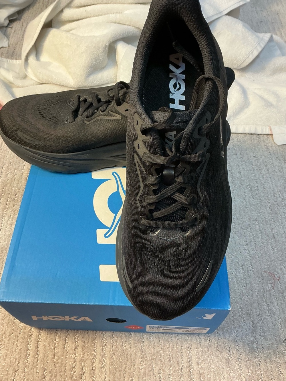 10 WIDE-HOKA ARAHI Women’s Running Shoes (will not ship with box-due to size)